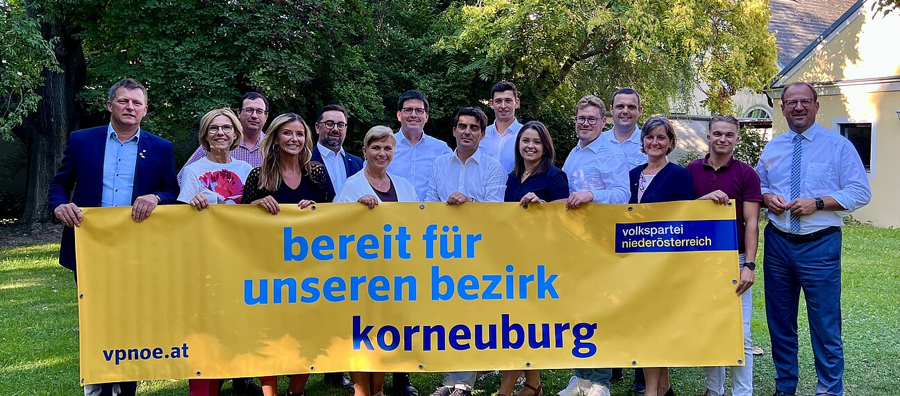 Foto v.l.n.r.: Gerhard Toifl, Andrea Völkl, Johannes Hofstetter, Elisabeth Ferchländer, Kaldun Hana, Gabriele Ernsthofer, Lorenz Mayr, Christian Gepp, Michael Bachl, Julia Heilig, Florian Gold, Johannes Zehetner, Sabine Hopf, Christian Zinner